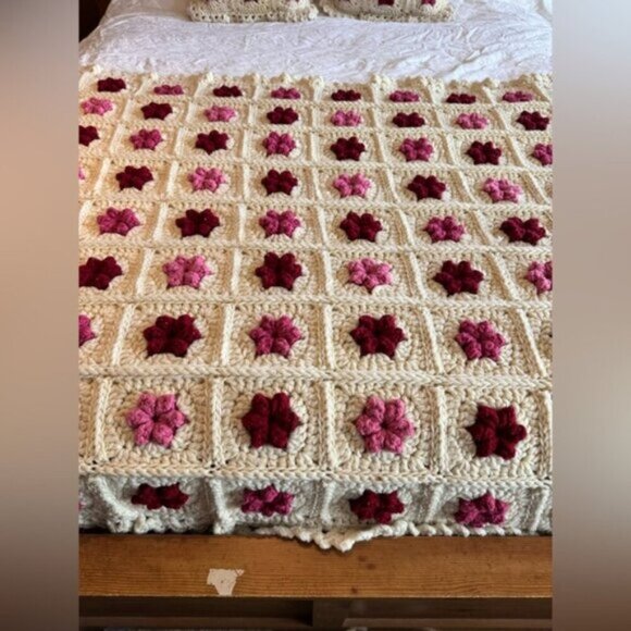 Vintage Granny Square 3D Floral Throw Afgh Knit Blanket with 2 Matching Pillows - Picture 4 of 16